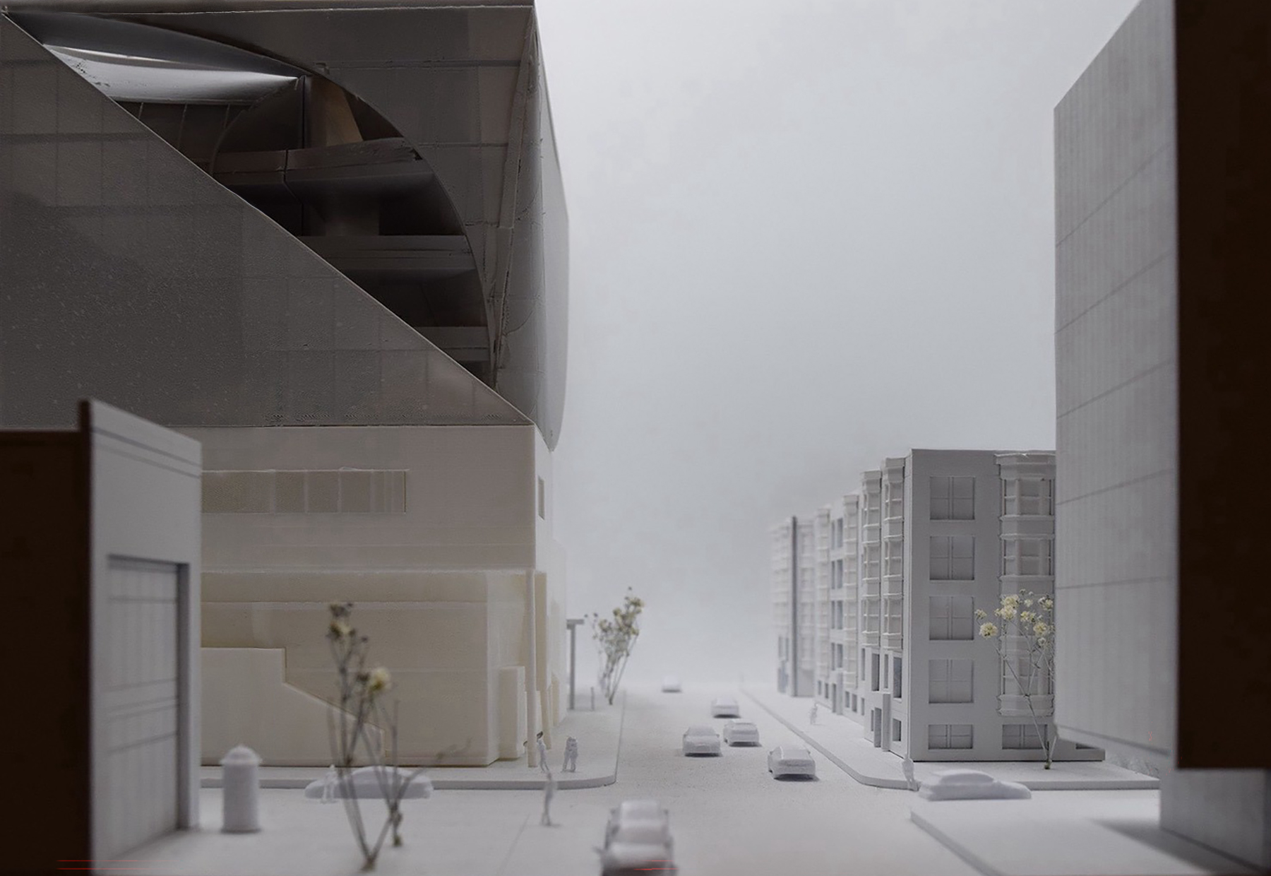 A threshold between the city and the museum